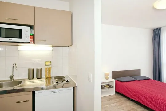 Etudiante Les estudines Arago - MONTREUIL