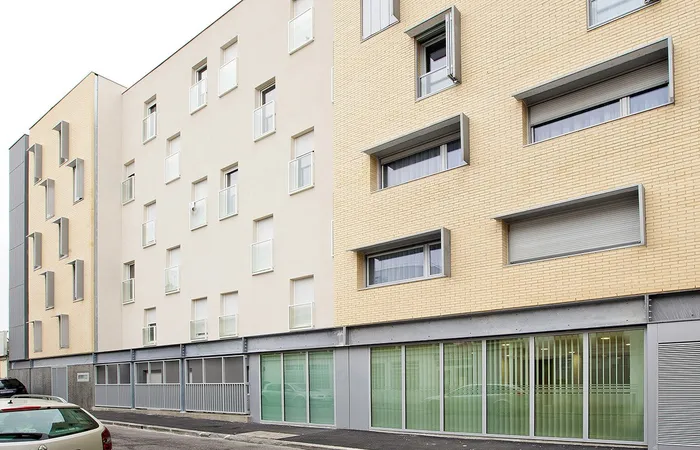 Etudiante Les estudines Arago - MONTREUIL