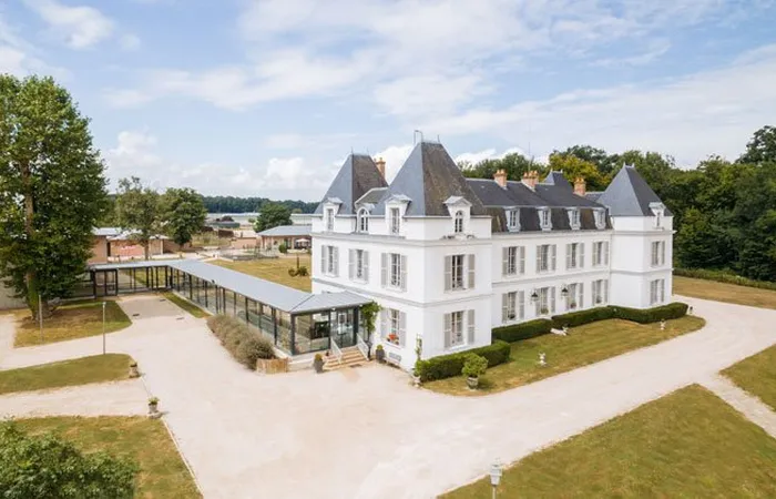 Domusvi Le Château de Montjay - BOMBON