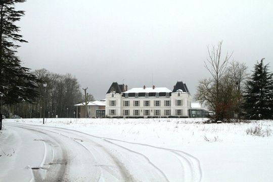 Domusvi Le Château de Montjay - BOMBON
