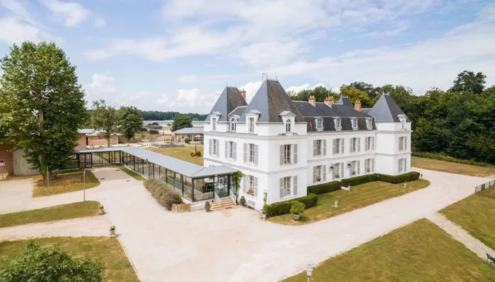 Domusvi Le Château de Montjay - BOMBON