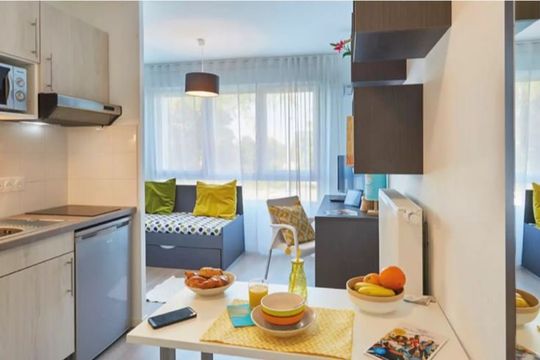 Étudiante Nemea Villeneuve Pont de Bois - VILLENEUVE D'ASCQ