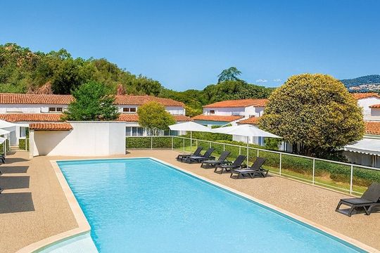 Zenitude Comfort Aparthotel Mandelieu - MANDELIEU LA NAPOULE