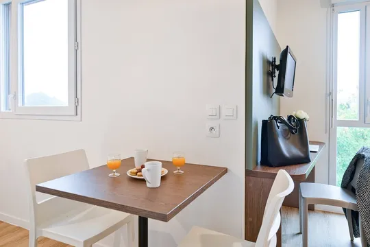 Comfort Aparthotel Versailles Saint-Cyr - SAINT CYR L'ECOLE