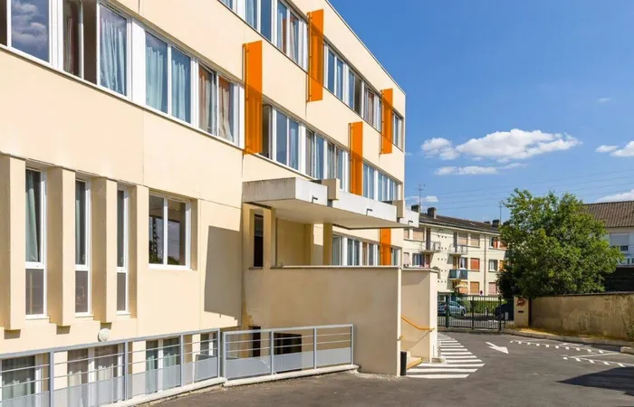 Studently Center Campus - MASSY