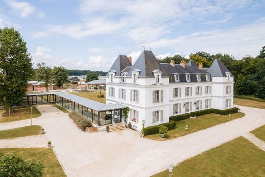 Domusvi Le Château de Montjay - BOMBON