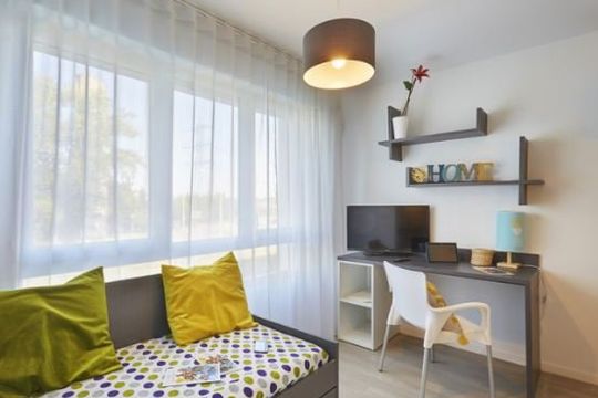 Étudiante Nemea Villeneuve Pont de Bois - VILLENEUVE D'ASCQ