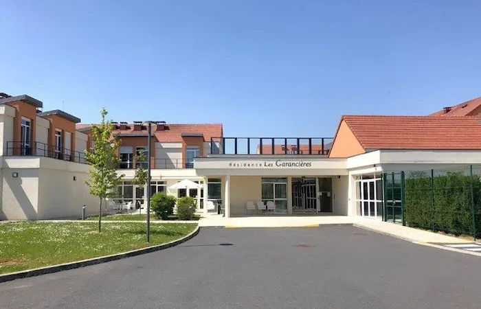 Emeis Residence Les Garancières - LEUDEVILLE