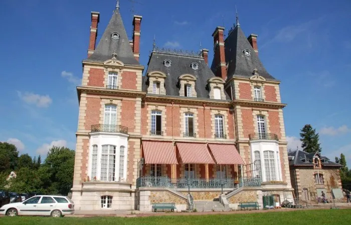 Renaissance Château Fontaine aux Cossons - VAUGRIGNEUSE