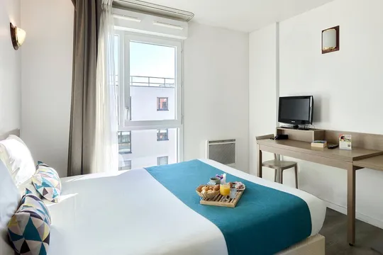 Comfort Aparthotel Versailles Saint-Cyr - SAINT CYR L'ECOLE
