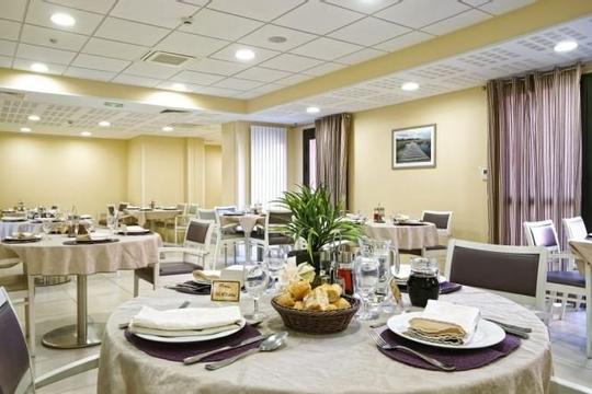 Emeis Résidence du Port - SAINT DENIS DE L'HOTEL