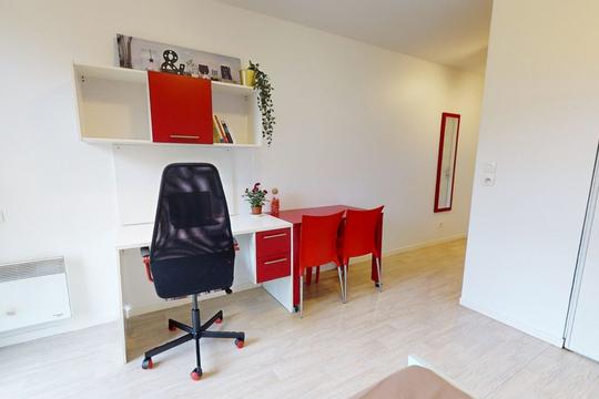 Étudiante Studéa Saint Ouen 2 - SAINT OUEN SUR SEINE