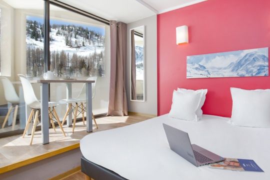 Sowell Residence New Chastillon - ISOLA