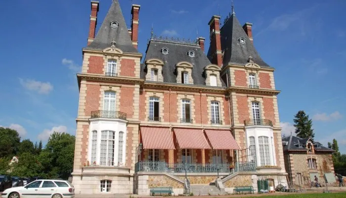 Renaissance Château Fontaine aux Cossons - VAUGRIGNEUSE