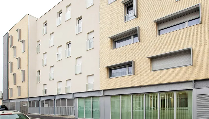 Etudiante Les estudines Arago - MONTREUIL