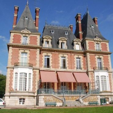 Renaissance Château Fontaine aux Cossons - VAUGRIGNEUSE