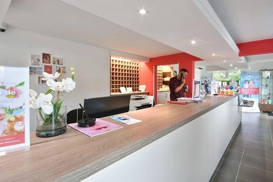 Zenitude Comfort Aparthotel Mandelieu - MANDELIEU LA NAPOULE