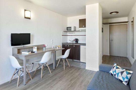 Comfort Aparthotel Versailles Saint-Cyr - SAINT CYR L'ECOLE