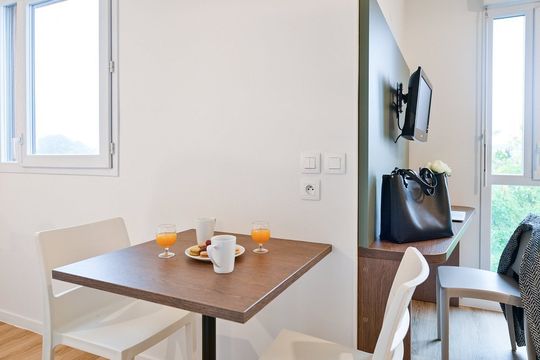 Comfort Aparthotel Versailles Saint-Cyr - SAINT CYR L'ECOLE