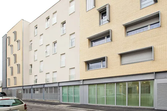 Etudiante Les estudines Arago - MONTREUIL