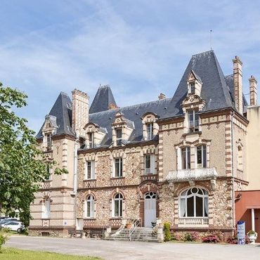 Colisée Château du Haut-Venay - SAINT LUBIN DES JONCHERETS