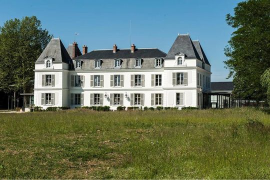 Domusvi Le Château de Montjay - BOMBON